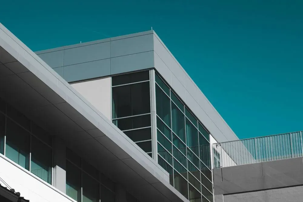 Immeuble, bâtiments, lacs, étangs